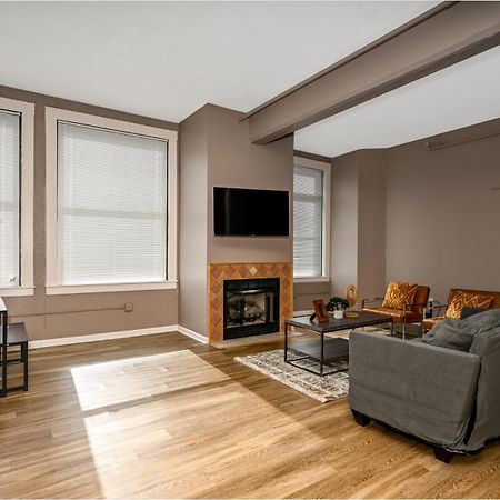 2 Bath Prkg+Gym+Sauna Perk Plaza +30 Day Кливланд Екстериор снимка