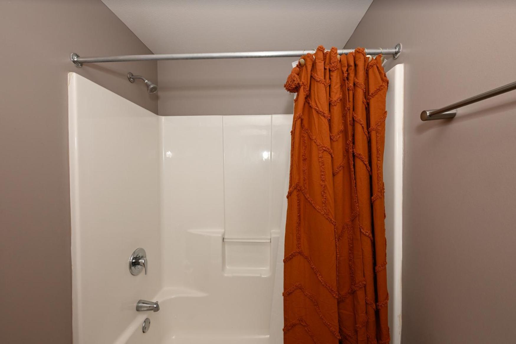 2 Bath Prkg+Gym+Sauna Perk Plaza +30 Day Кливланд Екстериор снимка